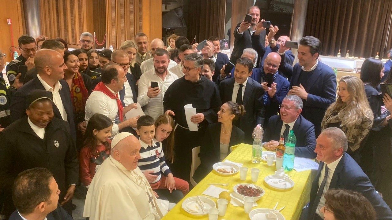 TG1, a cena con Papa Francesco